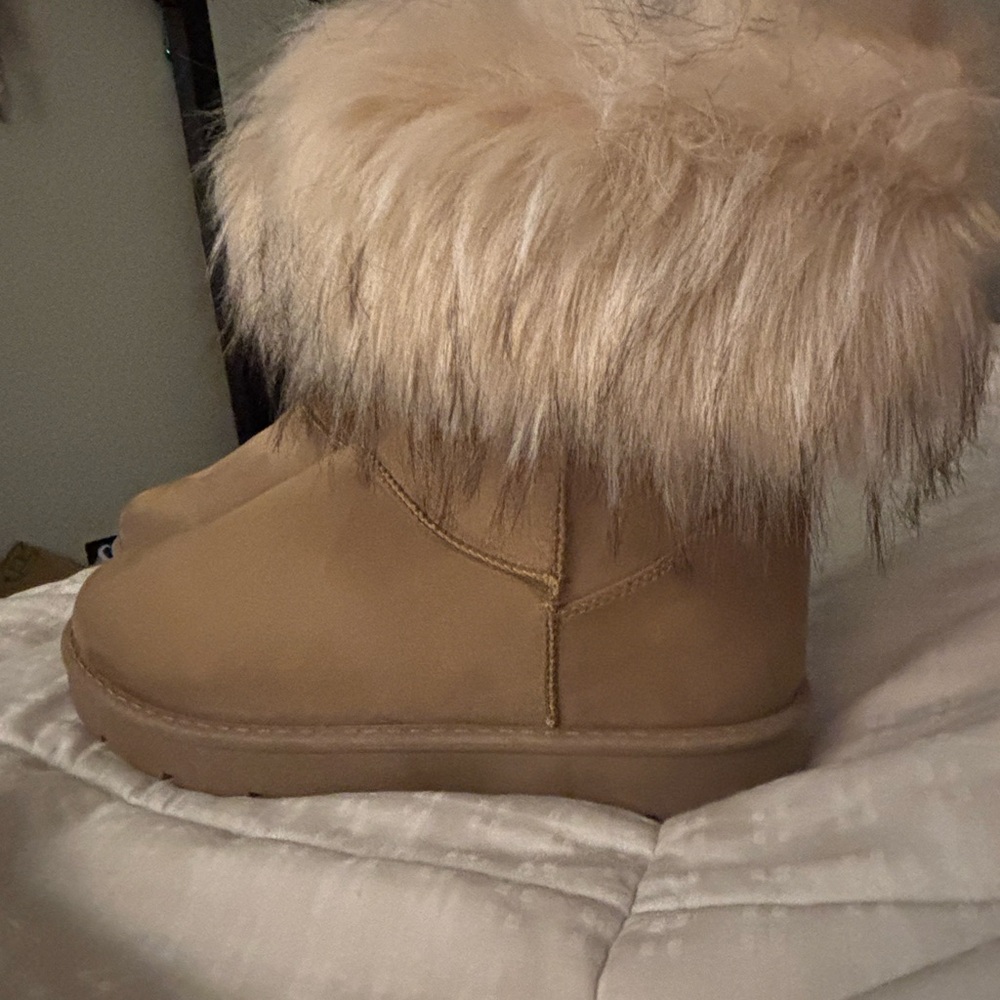 CL by Chinese Laundry Beige Fur Winter Boots
